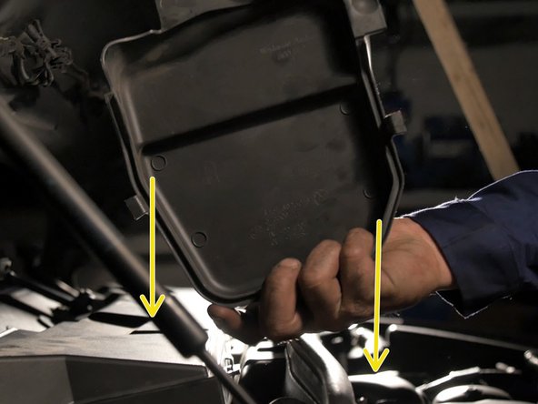 Replacer les caches à chaque extrémités en verrouillant les 3 accroches