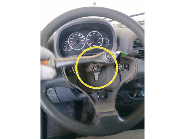 sortir l'écrou, clé de 24mm