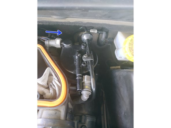 brancher la durite d'arrivée de gasoil