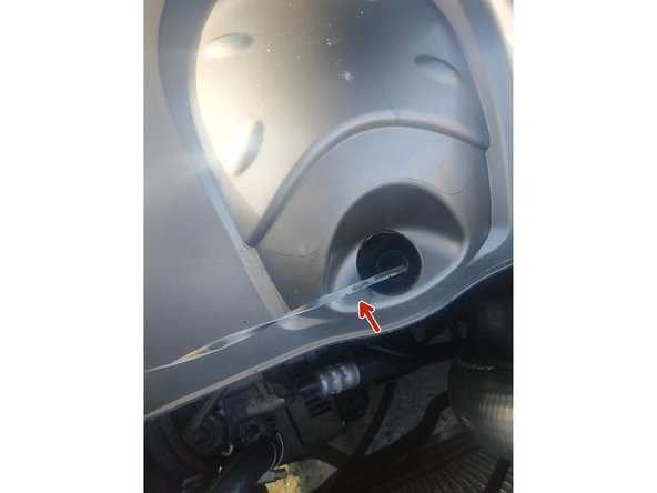 couper le moteur et contrôler le niveau d'huile : compléter si besoin