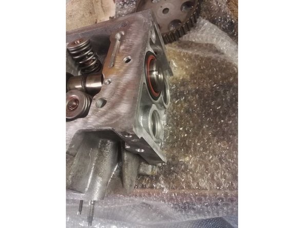 Insérez le nouveau joint en le rentrant à la main au plus loin