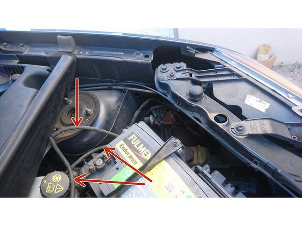 Vérifier que les durites sont bien branchées et leur cheminement. Il faut faire attention qu'elles ne soient pas coincées à un endroit pour éviter une panne ou une usure prématurée.