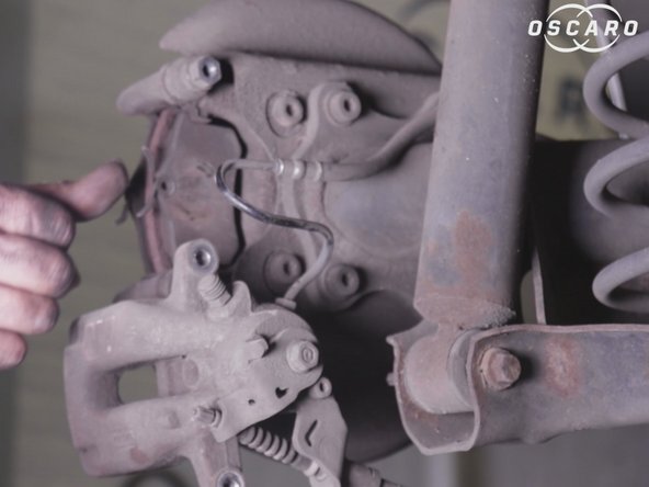 Retirer les deux plaquettes de frein