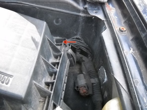 Vérrouiller le couvercle avec les cinq agrafes