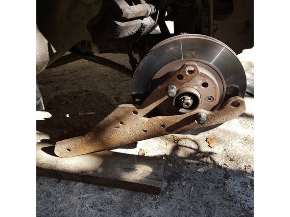 Bloquer le pivot à l'aide d'un outil approprié que vous pouvez faire vous meme.