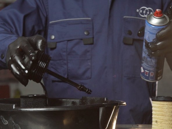 Nettoyer la cloche avec du nettoyant frein