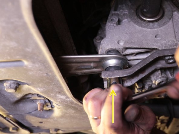 Bloquer la seconde vis