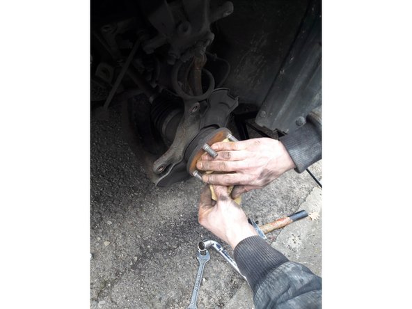 Enlever la rouille à l'aide d'un papier de verre