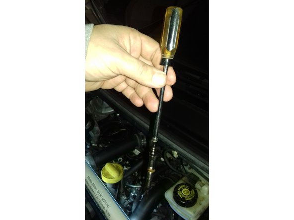 Utilisation d'un aimant pour la sortir du bloc.