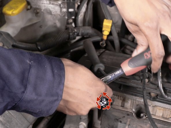 Dévisser entièrement la bougie avec la rallonge puis retirer le bougies de son puit