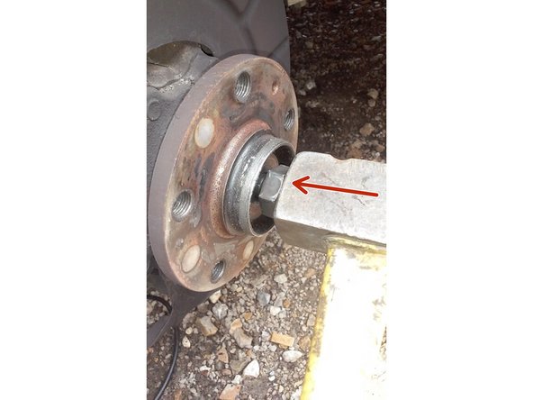 Desserrer et enlever entièrement le boulon.