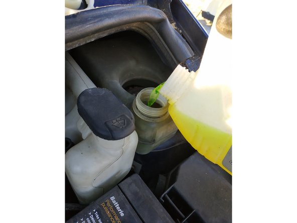 Je recommande de purger le circuit au maximum avant de démarrer le moteur. Pour cela :