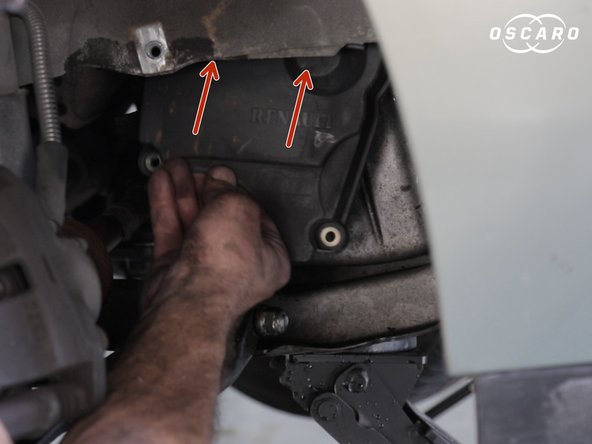 Replacer le carter inférieur en plastique par le bas du moteur