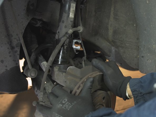 Sortir l'amortisseur de son emplacement