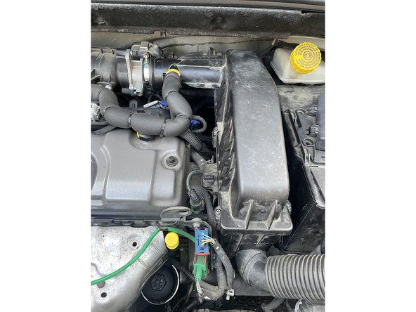 J'allume le moteur et met le chauffage au maximum afin d'aider le remplissage du radiateur et la circulation du liquide dans le circuit.