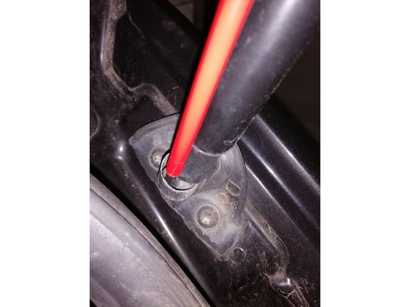 Le mieux est de les retiré complètement cela évitera quelles viennes se reclipsé sur le verin