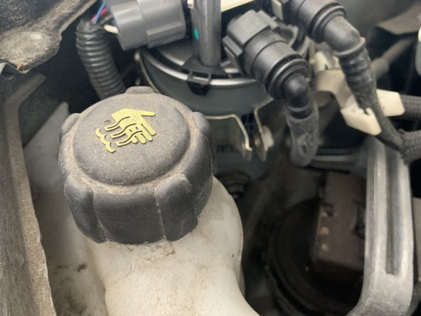 Dévisser le vis de 10 qui maintien le filtre