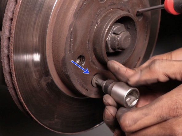 Retirer les deux vis du disque