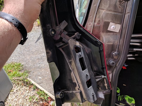 Remontez le bloc optique en suivant les étapes en sens inverse