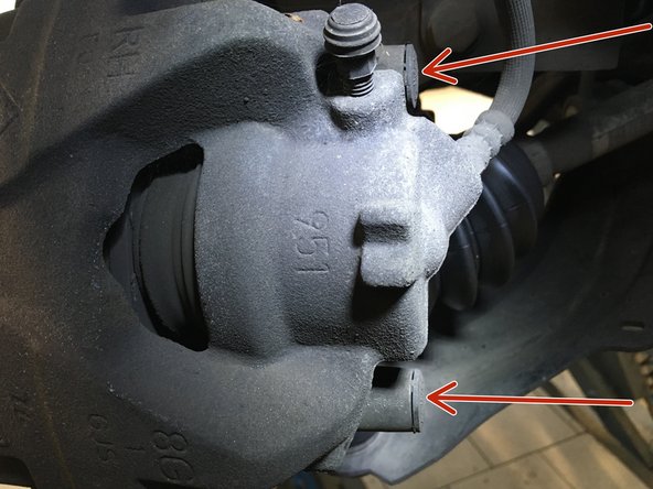 Retirer les deux caches de l'étrier