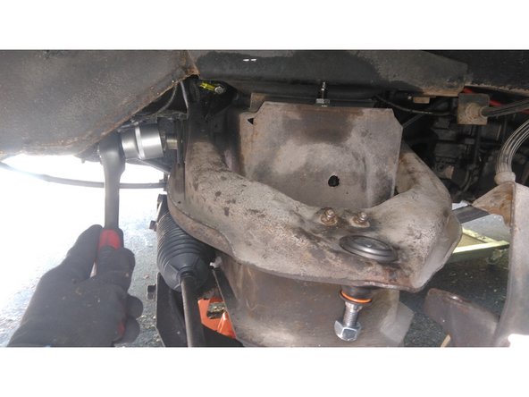 Remettre en position le bras de suspension supérieur