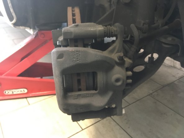 Viser la vis de l'étrier