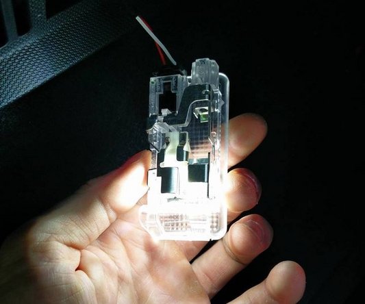 
Once the bulb is changed, 'put the plastic back' in the right direction by pressing on it.
