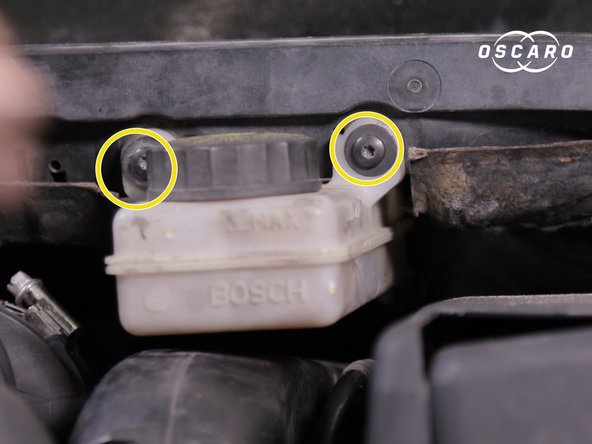 Replacer les attaches tout le long de la barre afin qu'elles maintiennent les isolants