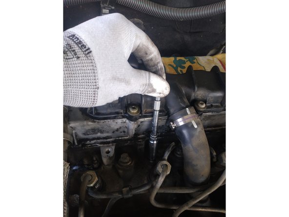 Le plus gros des impuretés a déjà été enlevé avant le démontage de la bougie mais j'aime autant nettoyer une dernière fois.