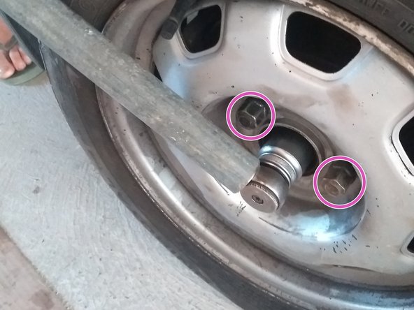 
Tighten the wheel bolts
