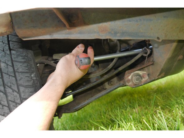 Atteindre le bouchon de remplissage.