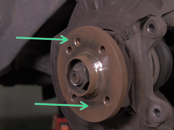 Poser simplement le nouveau disque sur le moyeu