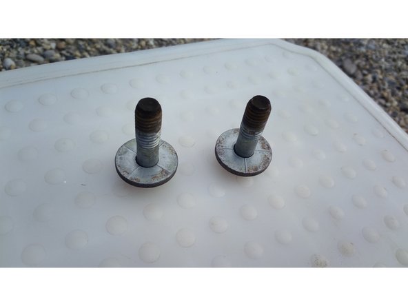 Nettoyer ou remplacer les boulons si nécessaire