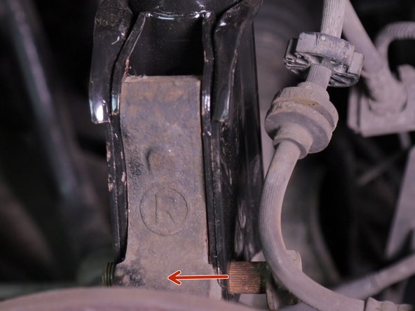 Insérer la vis du bas