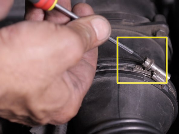 Revisser le collier du manchon d’admission du turbo