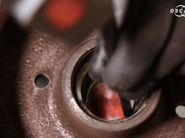 3 petits emplacements sont dédiés à l'utilisation du chasse goupilles