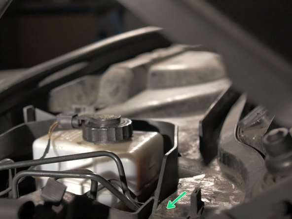 Décaler le guide pour dégager la baie de pare-brise