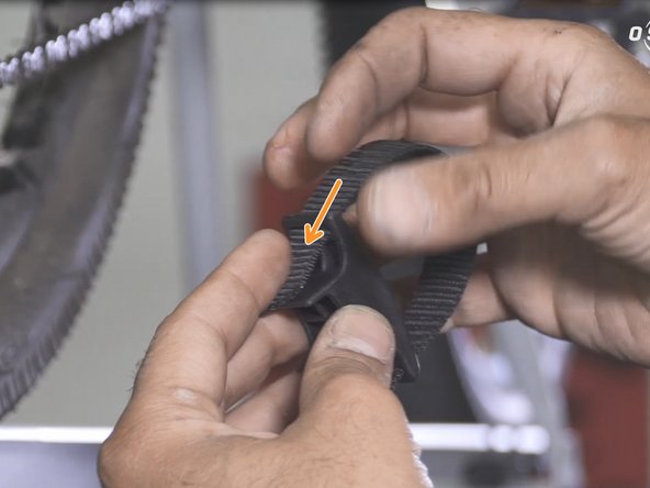 Si besoin, utiliser la cale