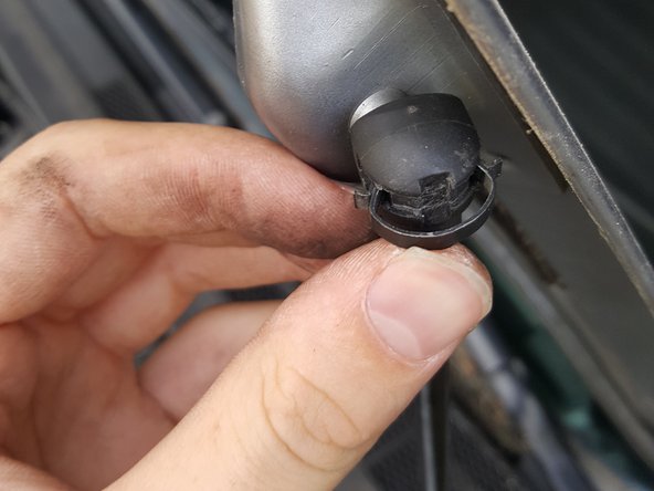 Reposer le clips à la main