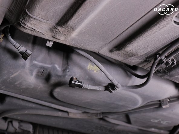 Re clipsser le filtre à carburant (faire attention au sens de montage)