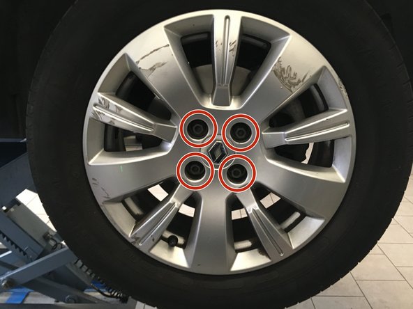 Serrer les vis au couple à l'aide de la clé dynamométrique