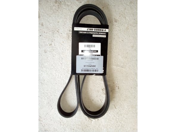 Déposer entièrement la courroie. Vérifier que les tendeurs mobile et fixe tournent facilement et sans accroche. Si non procéder à leurs remplacement. Reposer la nouvelle courroie en suivant le cheminement. Commencer par la pompe à eau et terminer par la compresseur de climatisation. Utiliser la clé de 24 mm pour détendre le tendeur.