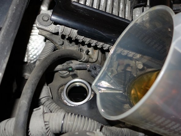 Verser 3.8 litre d'huile moteur préconisée par le constructeur.