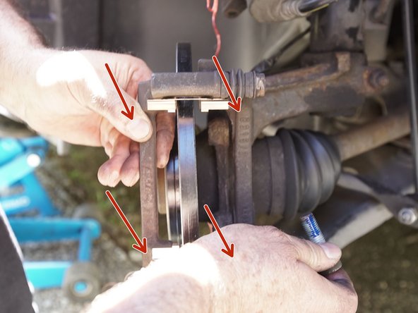 Reposez la chape sur le disque