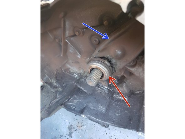 Enlever la butée, en rouge (il faudra mettre la nouvelle)