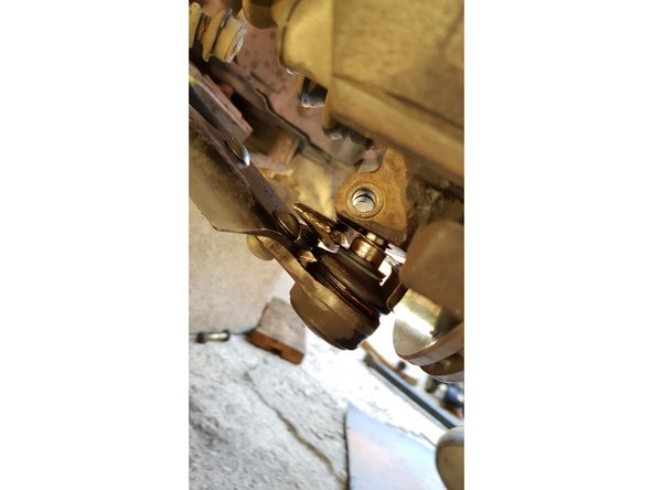 N'endommagez pas le soufflet de la rotule