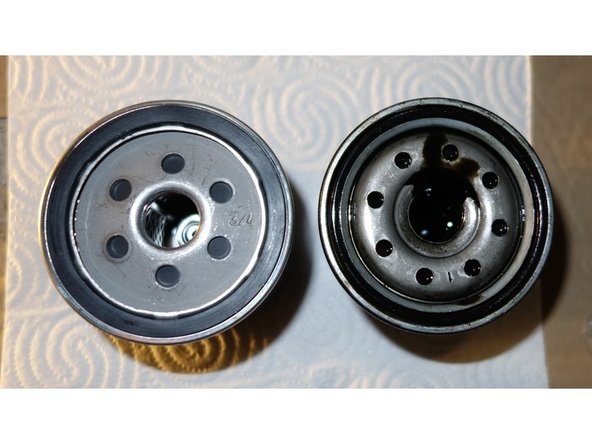 De l'huile va encore s'écouler du bloc moteur et du filtre à huile.