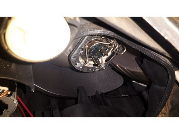 Tirer doucement le connecteur vers l'arrière pour le débrancher