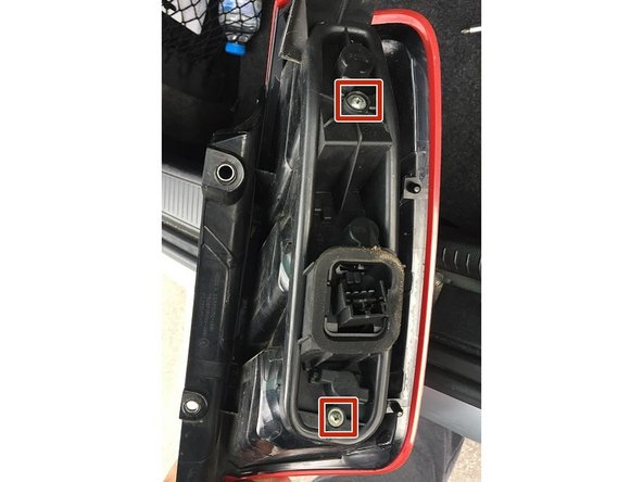 Revisser la platine au phare