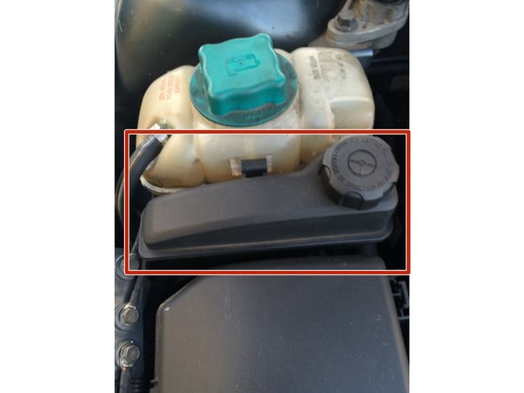 Déposer le réservoir (sans le débrancher)